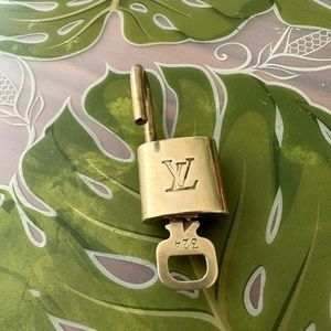 Louis Vuitton lock and key set # 324